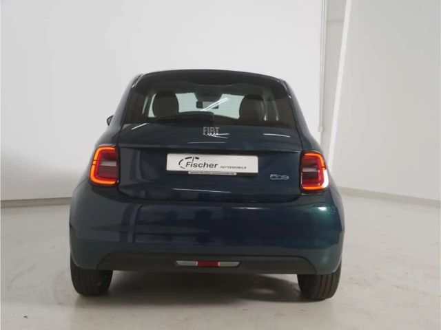 Fiat 500e Action