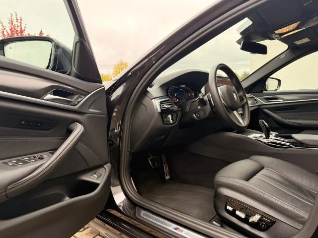 BMW 530 530d M-Sport Touring xDrive