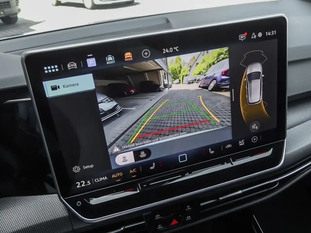 Volkswagen Golf 1.5 eTSI DSG Golf VIII R-Line