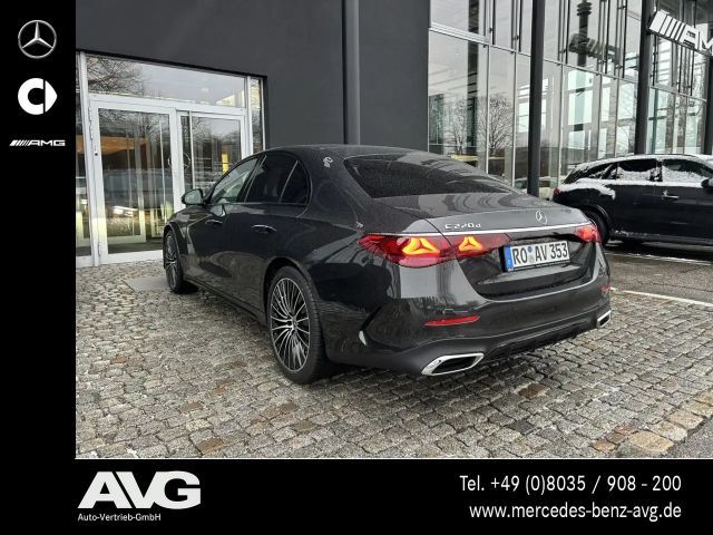 Mercedes-Benz E 220 AMG Line E 220 d Sedan