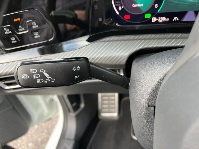 Volkswagen Golf R-Line Variant