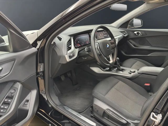 BMW 118 118i 5-deurs Sedan