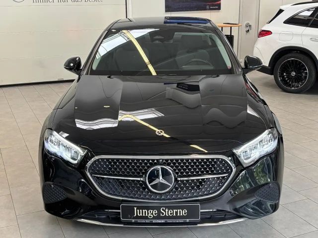 Mercedes-Benz E 200 AVANTGARDE Sedan