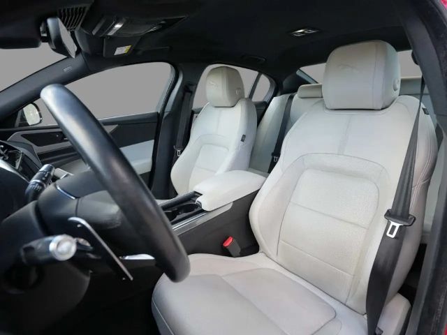 Jaguar XE D200 R-Dynamic S