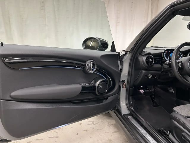 MINI Cooper S Cabrio Cooper S Cabrio Classic Trim Drivingass. Parkass.