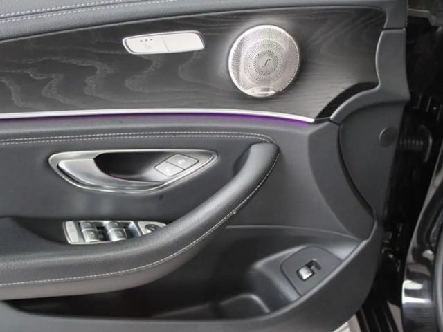 Mercedes-Benz E 220 AMG Line E 220 d Sedan