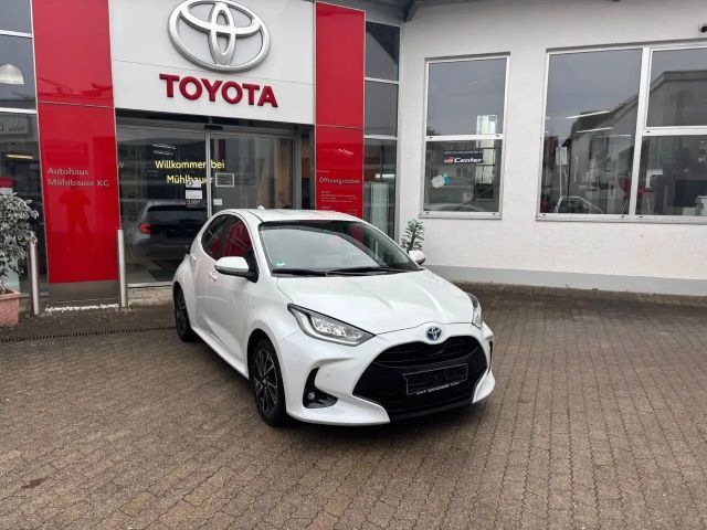 Toyota Yaris Hatchback Hybride Team D