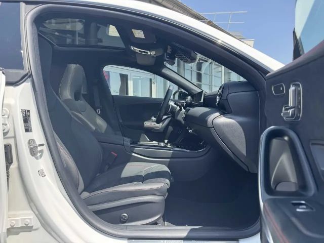 Mercedes-Benz CLA 220 AMG Line