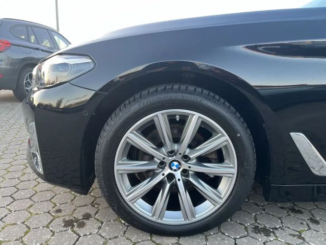 BMW 520 520d Luxury Line Touring xDrive