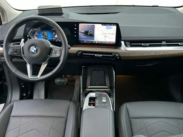 BMW 220 220d Active Tourer Luxury Line Sedan