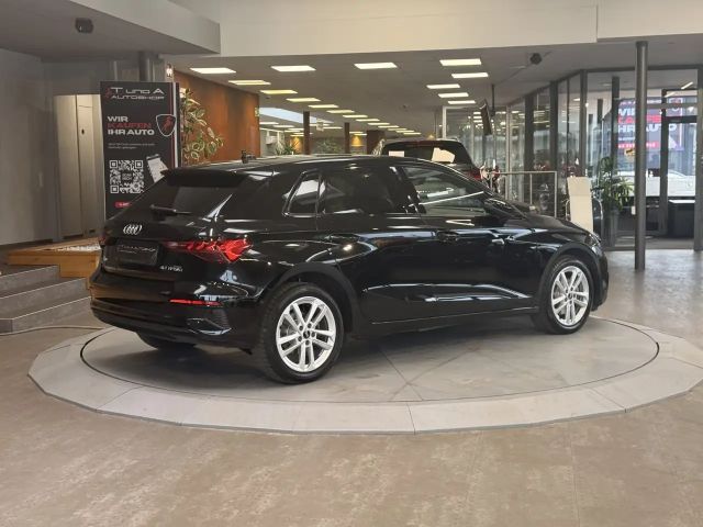 Audi A3 40 TFSI Hybride S-Line Sedan