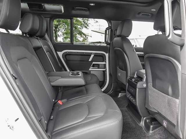 Land Rover Defender 110 Dynamic SE