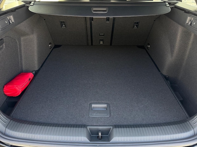 Volkswagen Golf 1.5 eTSI DSG Variant