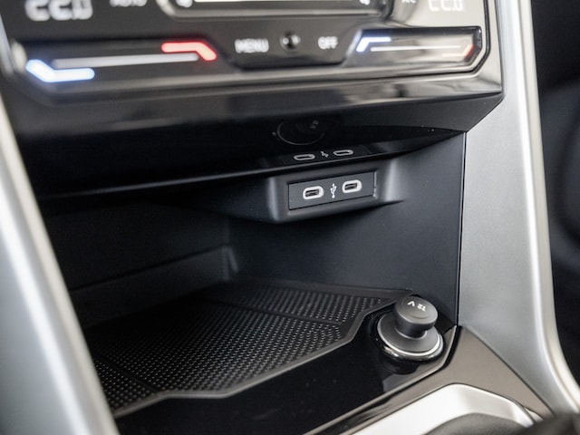 Volkswagen T-Roc 1.0 l TSI ACC FLA KlimaA Navi SHZ LM