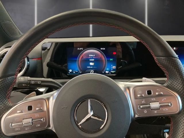 Mercedes-Benz A 250 A 250 e AMG Line