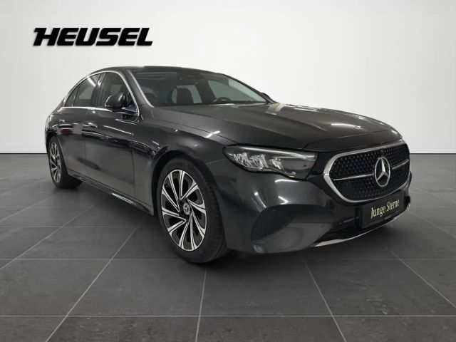 Mercedes-Benz E 200 AVANTGARDE Sedan