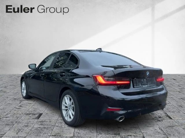 BMW 320 320i Sedan xDrive