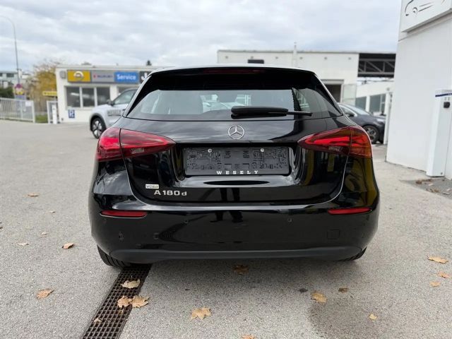 Mercedes-Benz A 180 A 180 d