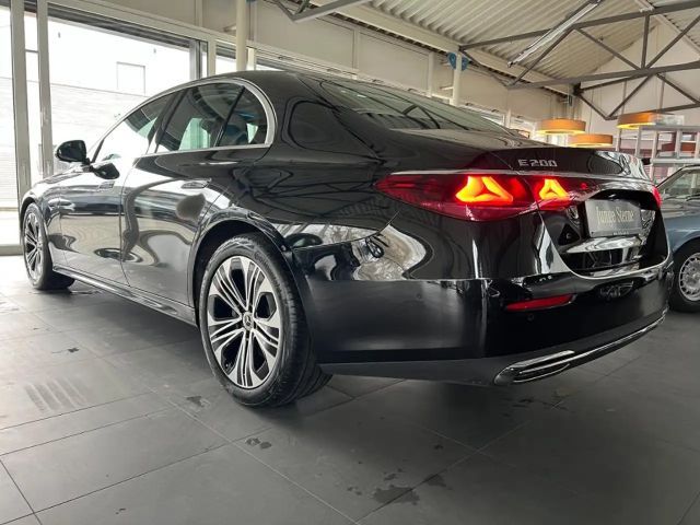 Mercedes-Benz E 200 AVANTGARDE Sedan