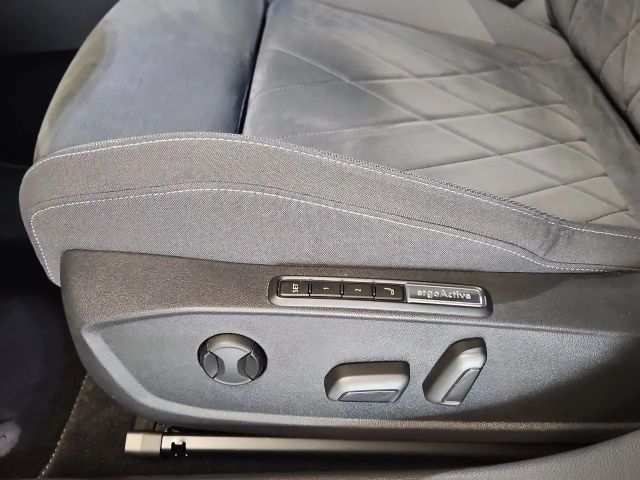 Volkswagen Golf 2.0 TDI DSG Style Variant