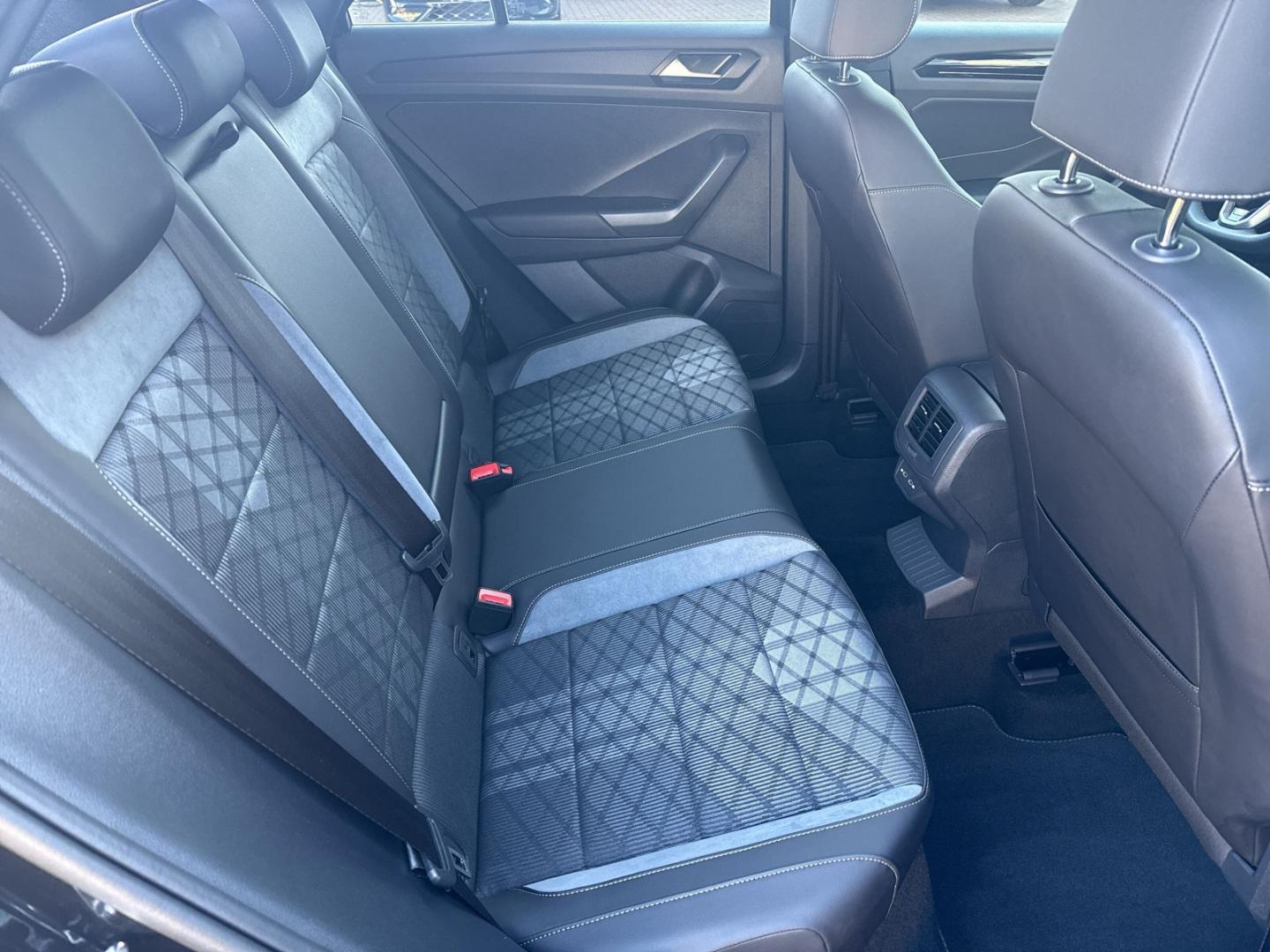 Volkswagen T-Roc 1.5 TSI DSG Plus R-Line