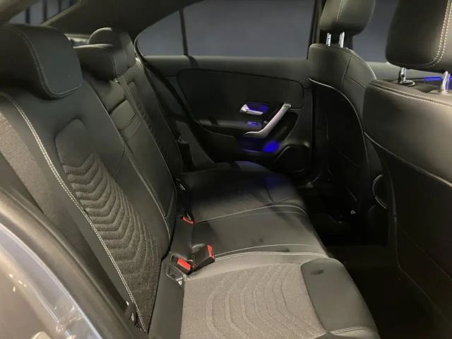 Mercedes-Benz A 200 Limousine PROGR+KAM+LED+AMBI+DIST+PANO+AHK