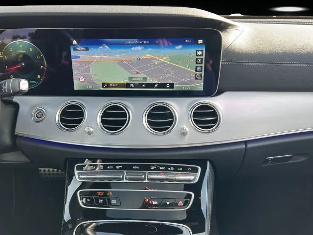 Mercedes-Benz E 300 AMG Line Sedan