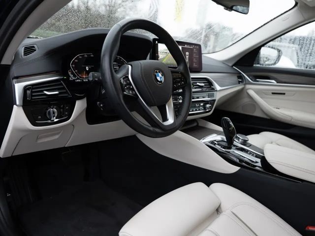 BMW 530 530d Luxury Line Touring xDrive