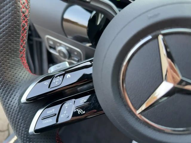 Mercedes-Benz B 200 AMG Line Sedan