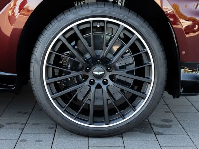 Aston Martin DBX 707