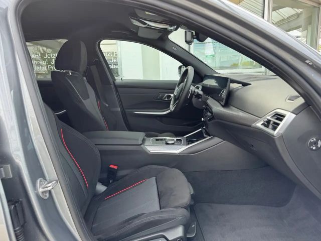 BMW 318 318i M-Sport Sedan