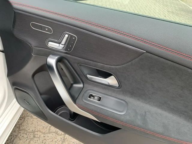 Mercedes-Benz CLA 180 CLA