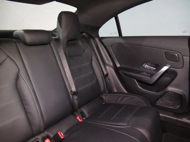 Mercedes-Benz CLA 200 AMG Line Coupé