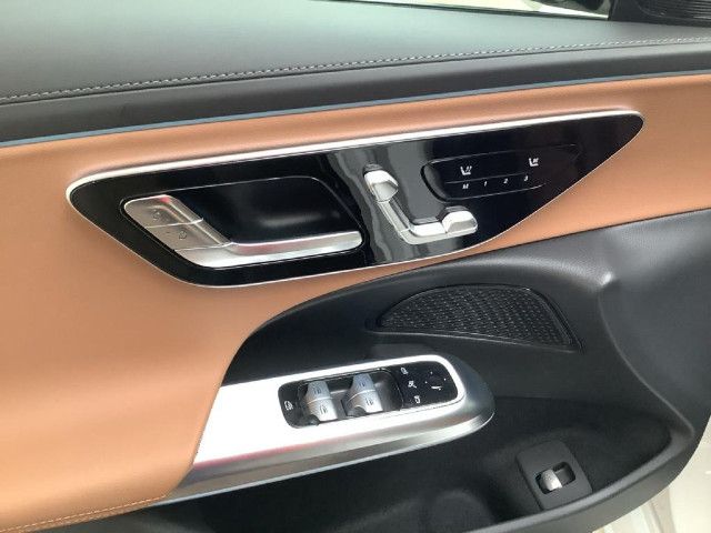 Mercedes-Benz E 200 AMG Line Sedan