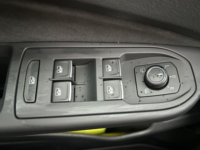 Volkswagen Golf 1.5 eTSI Golf VIII R-Line