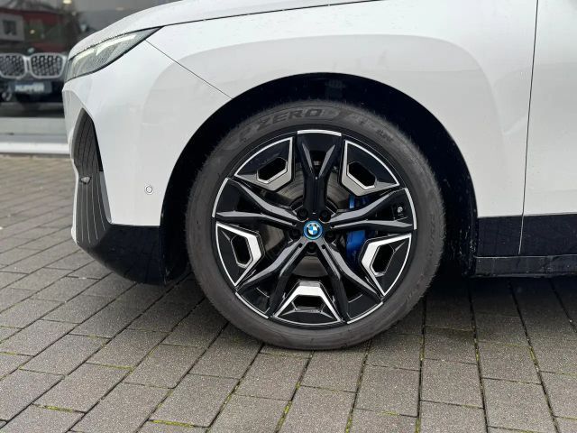 BMW iX xDrive50