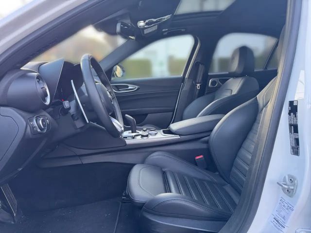 Alfa Romeo Giulia AT8 Q4