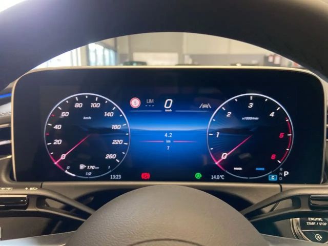 Mercedes-Benz E 200 Sedan