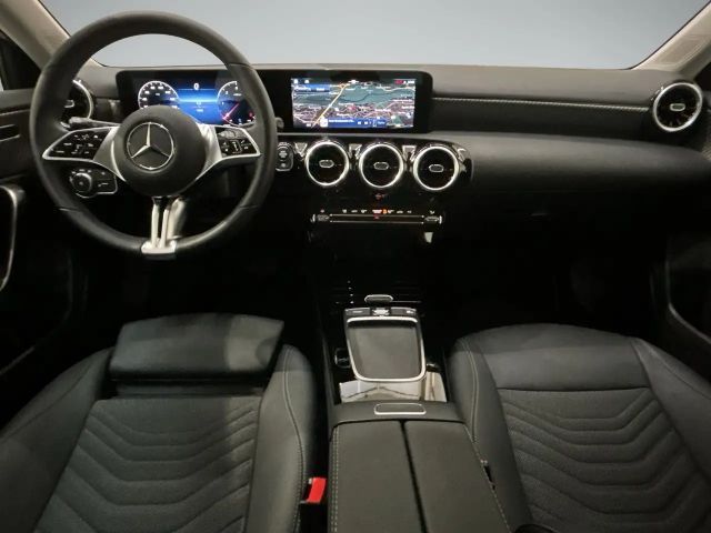 Mercedes-Benz A 180 A 180 d Hatchback