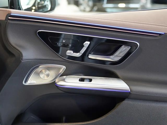 Mercedes-Benz EQE 300 Electric Art Sedan