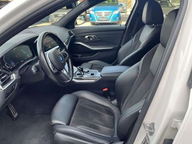 BMW 320 320e M-Sport Touring xDrive