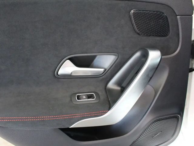 Mercedes-Benz CLA 200 AMG Line Coupé Premium