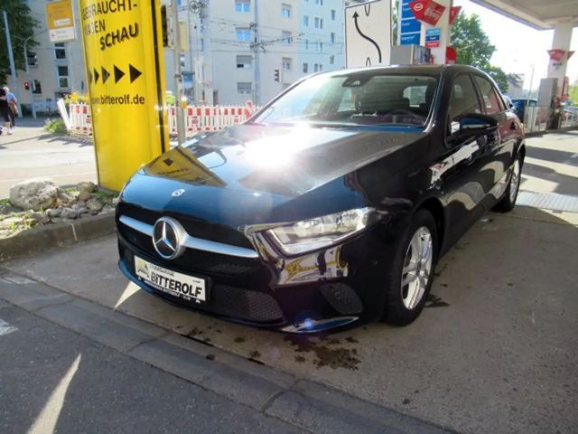 Mercedes-Benz A 200 A 200 d