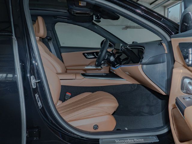 Mercedes-Benz E 200 Sedan