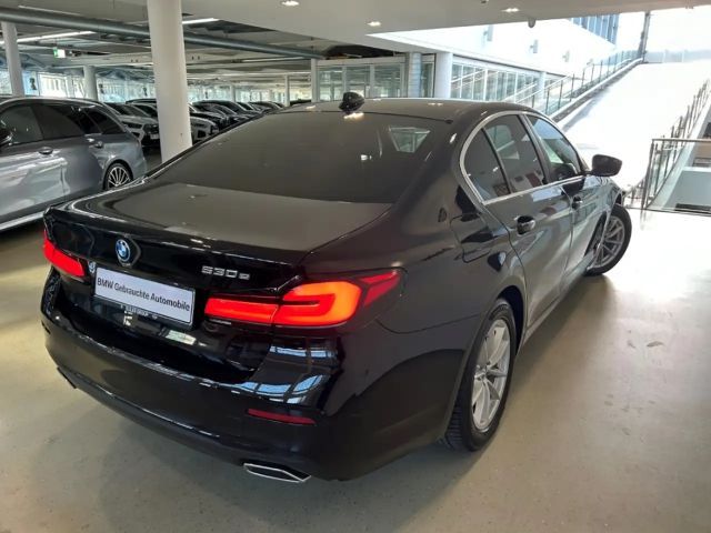 BMW 530 530e Sedan