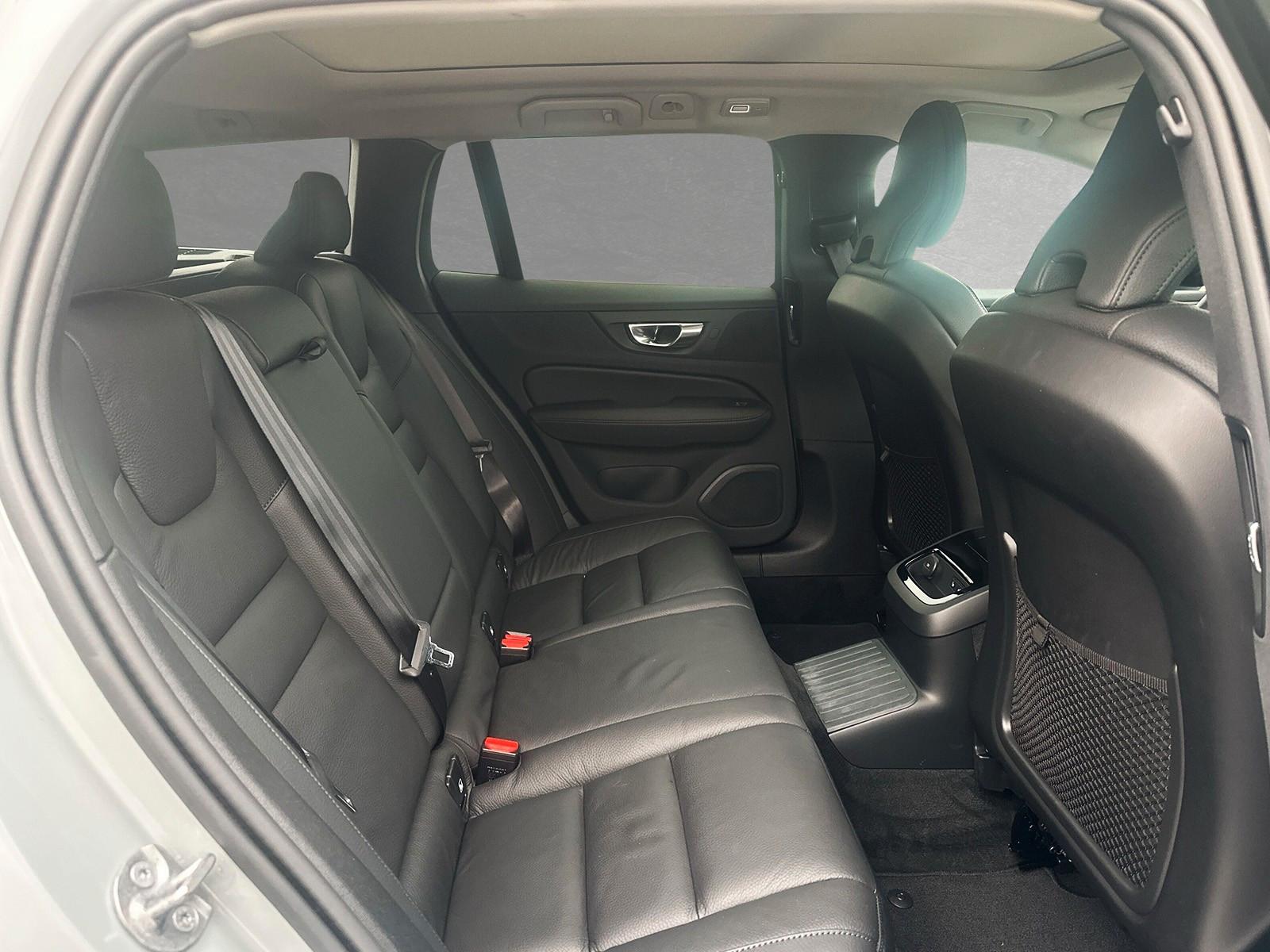 Volvo V60 AWD Dark Plus T6