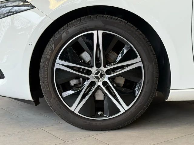 Mercedes-Benz A 200 DISTR+PANO+NIGHT+LED+KAMERA+CARPLAY+DAB