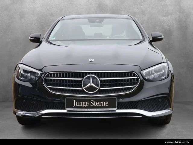 Mercedes-Benz E 200 Sedan