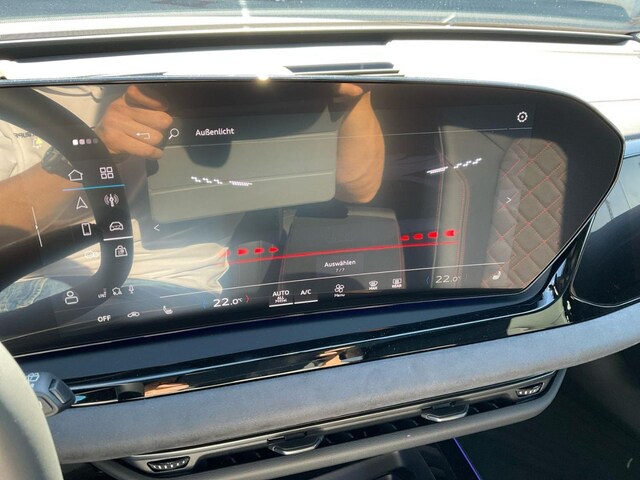 Audi A6 Avant Quattro S-Tronic