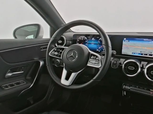 Mercedes-Benz A 180 Hatchback Luxury Line